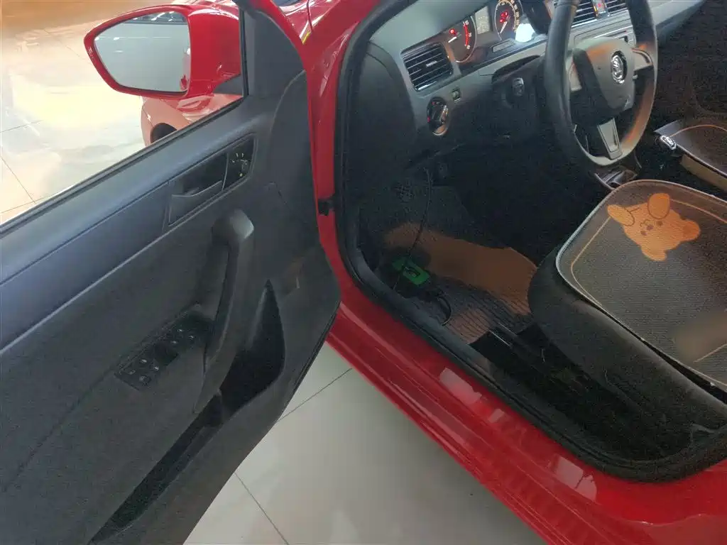 Škoda Skoda Rapid Spaceback 2016 Facelift 1.4L Manual Forward Edition фото 12