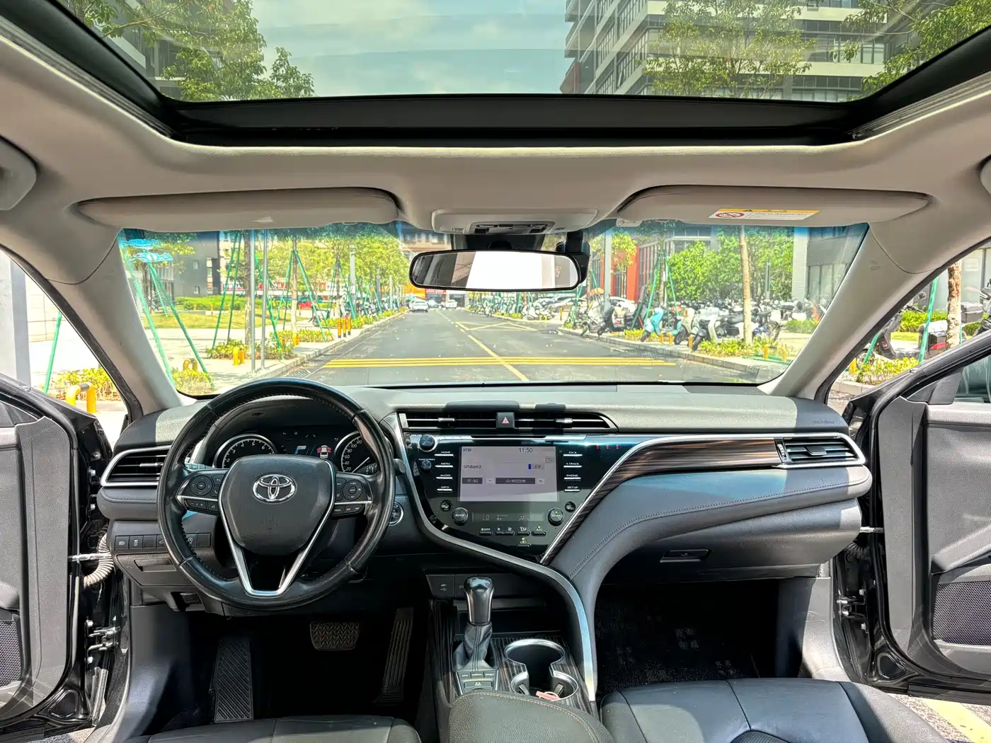 Toyota Camry 2018 2.5G Luxury Edition фото 16