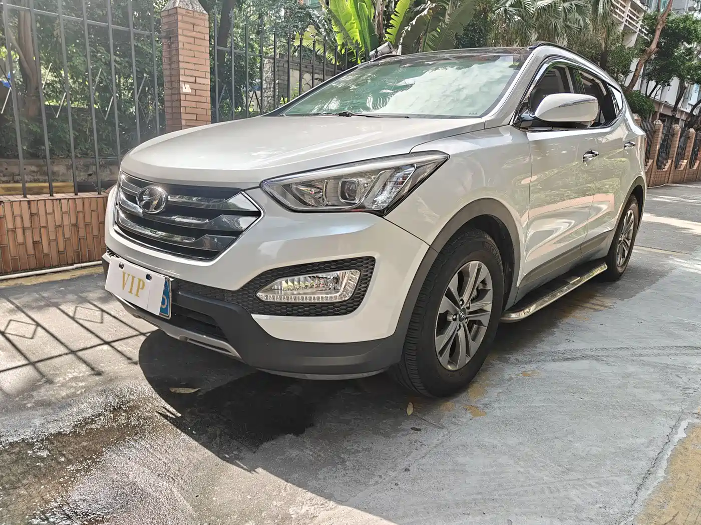 Hyundai Santa Fe 2015 2.4L Automatic 2WD Smart 5-seater