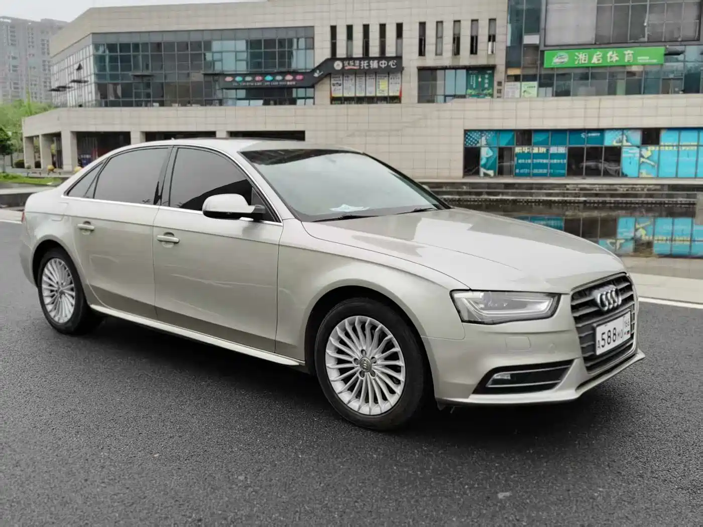 Audi A4L 2015 35 TFSI Auto Luxury фото 3