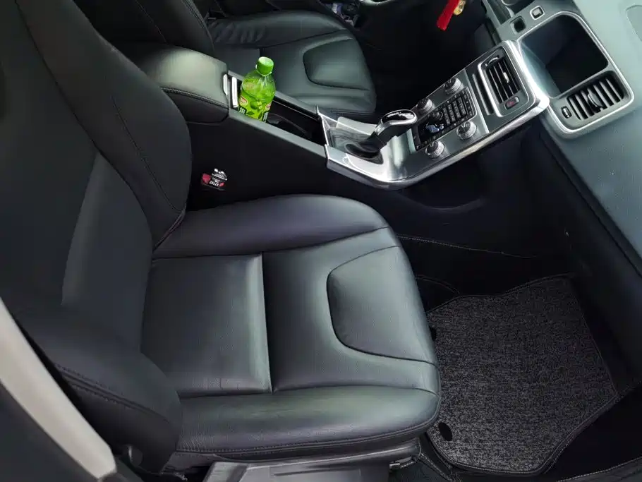 Фото 8 - Volvo S60