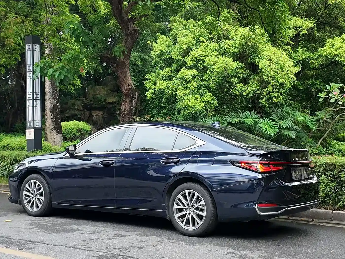 Фото 11 - Lexus ES