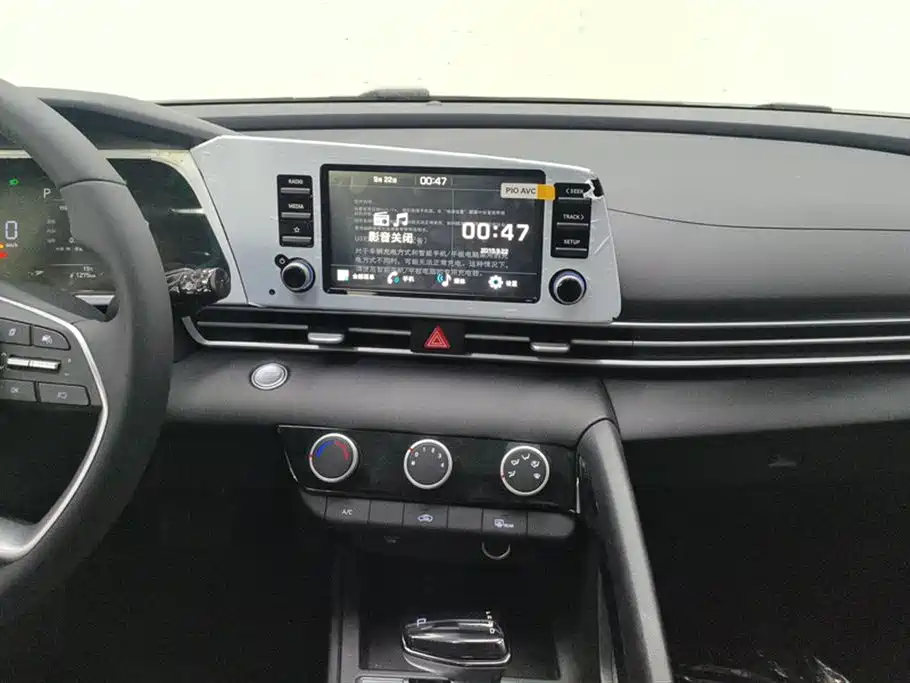Hyundai Elantra 2023 1.5L CVT GLX Elite Edition фото 13