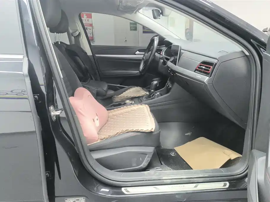 Volkswagen Lavida 2023 300TSI DSG Starlight Full Comfort Edition фото 8