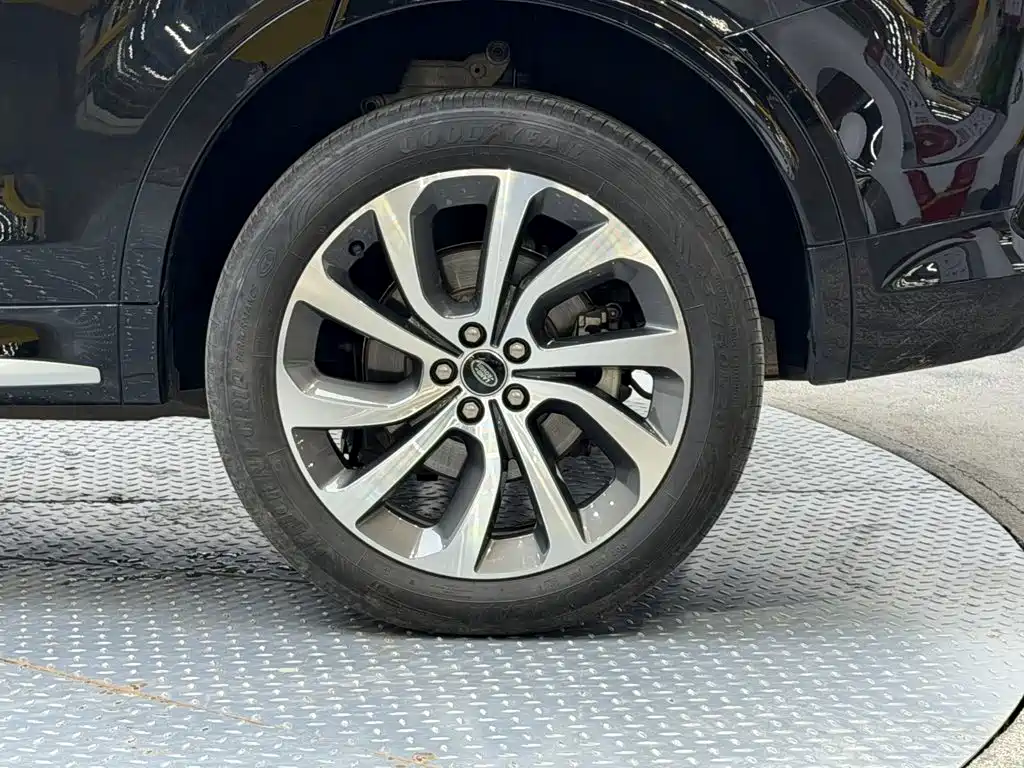 صورة 10 - Land Rover Discovery Sport