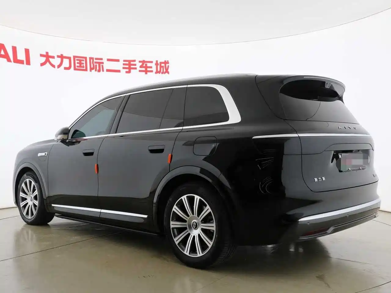 AITO Wenjie AITO M8 2025 Model Extended Range Max+ Edition 53.4kWh 6-Seater фото 11