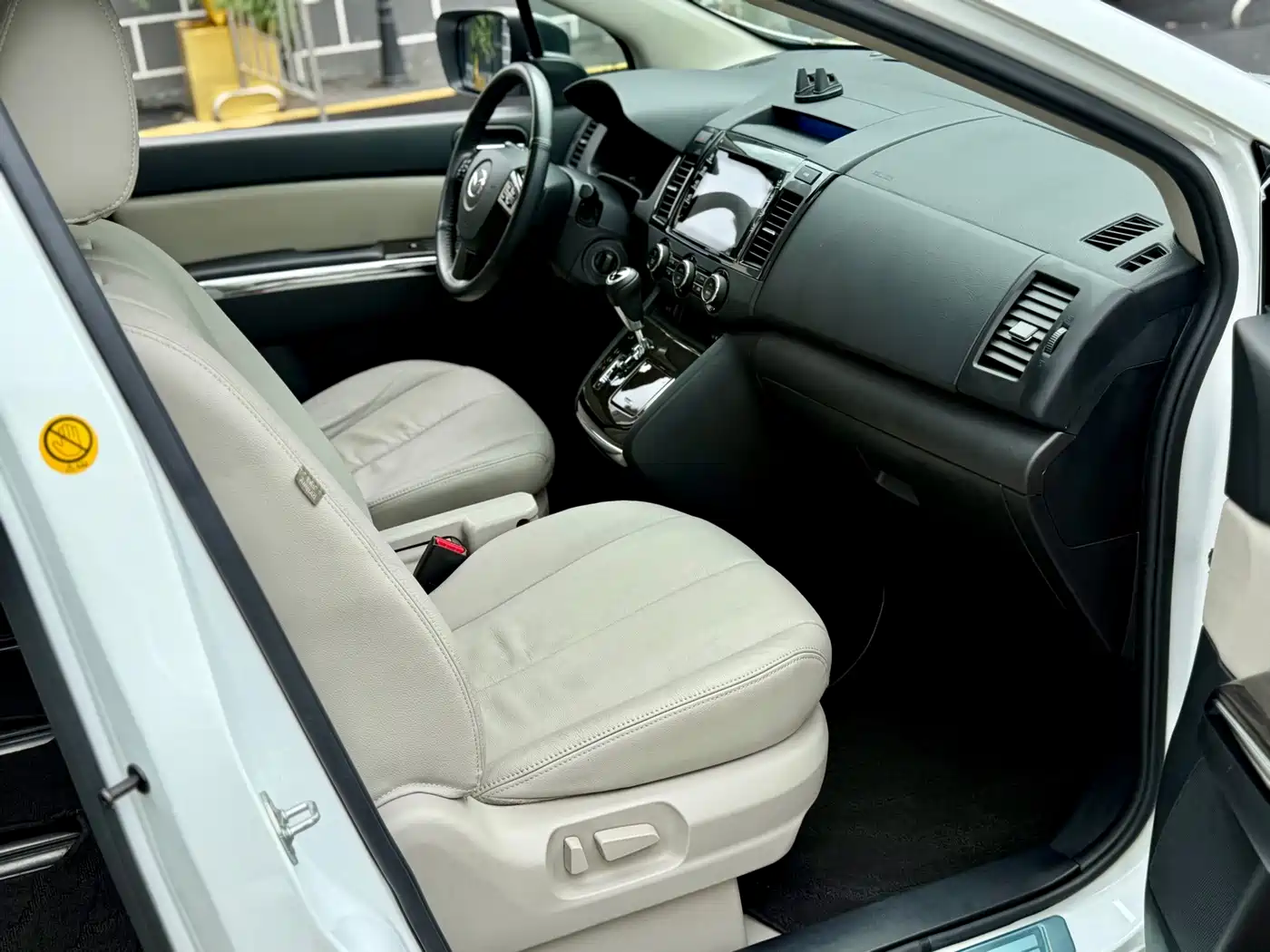 Mazda 8 2016 2015 2.5L Navigator Edition