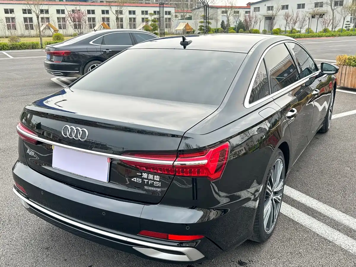 Фото 3 - Audi A6L