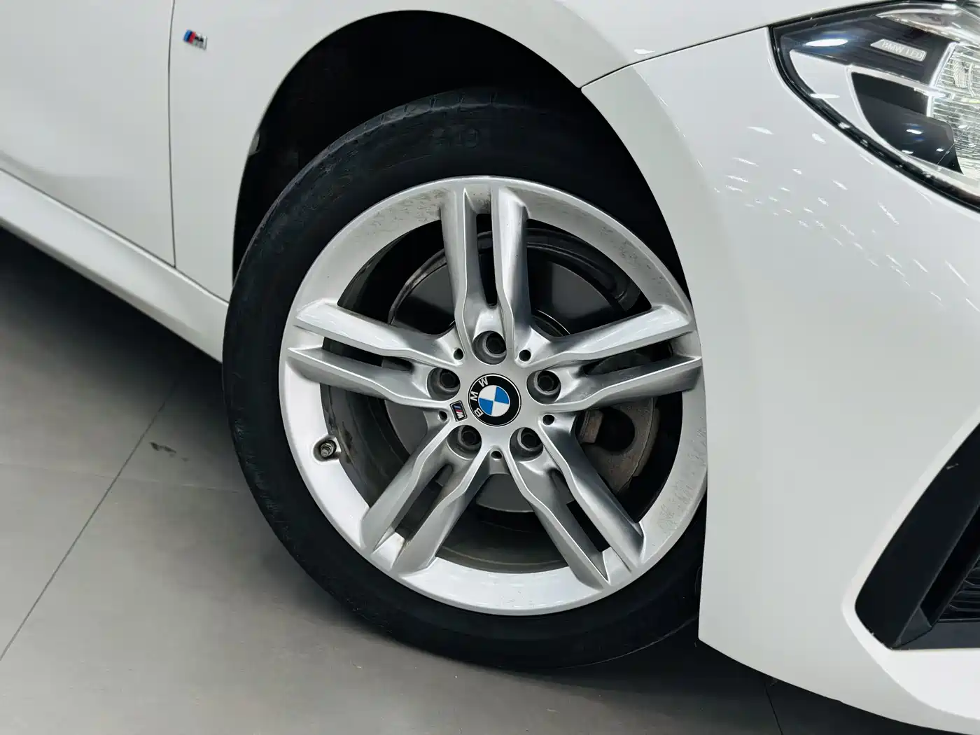 BMW 1 Series 2023 120i M Sport Shadow Edition фото 9