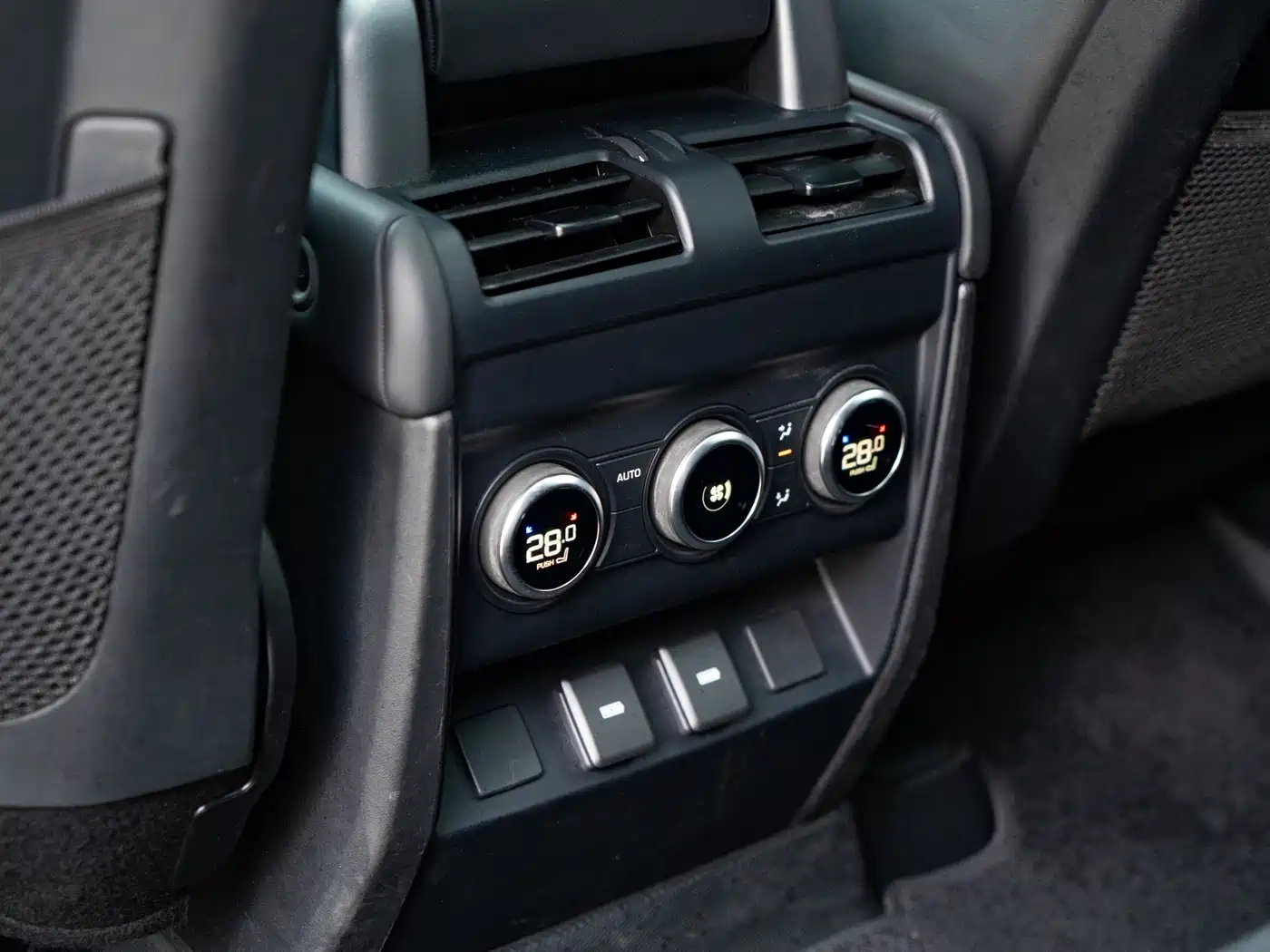 Land Rover Defender 2023 Facelift 110 3.0T P400 X-DYNAMIC HSE фото 9