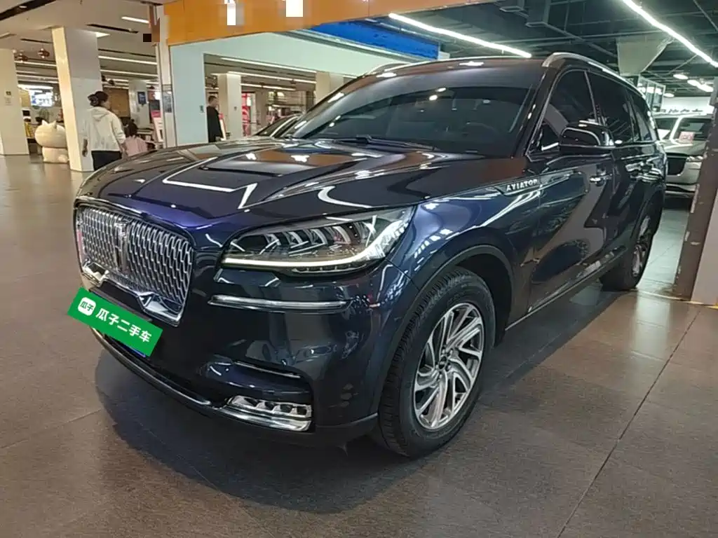 Фото 2 - Lincoln Aviator