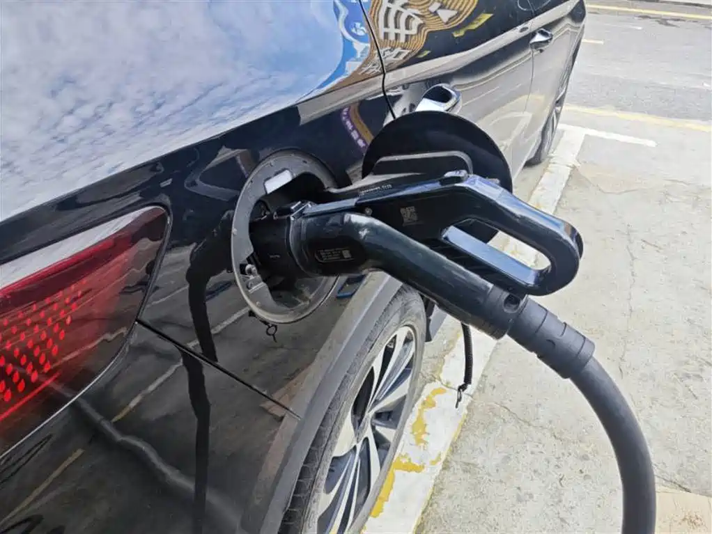 BYD Song PLUS PHEV 2023 Champion Edition DM-i 110KM Flagship PLUS фото 14