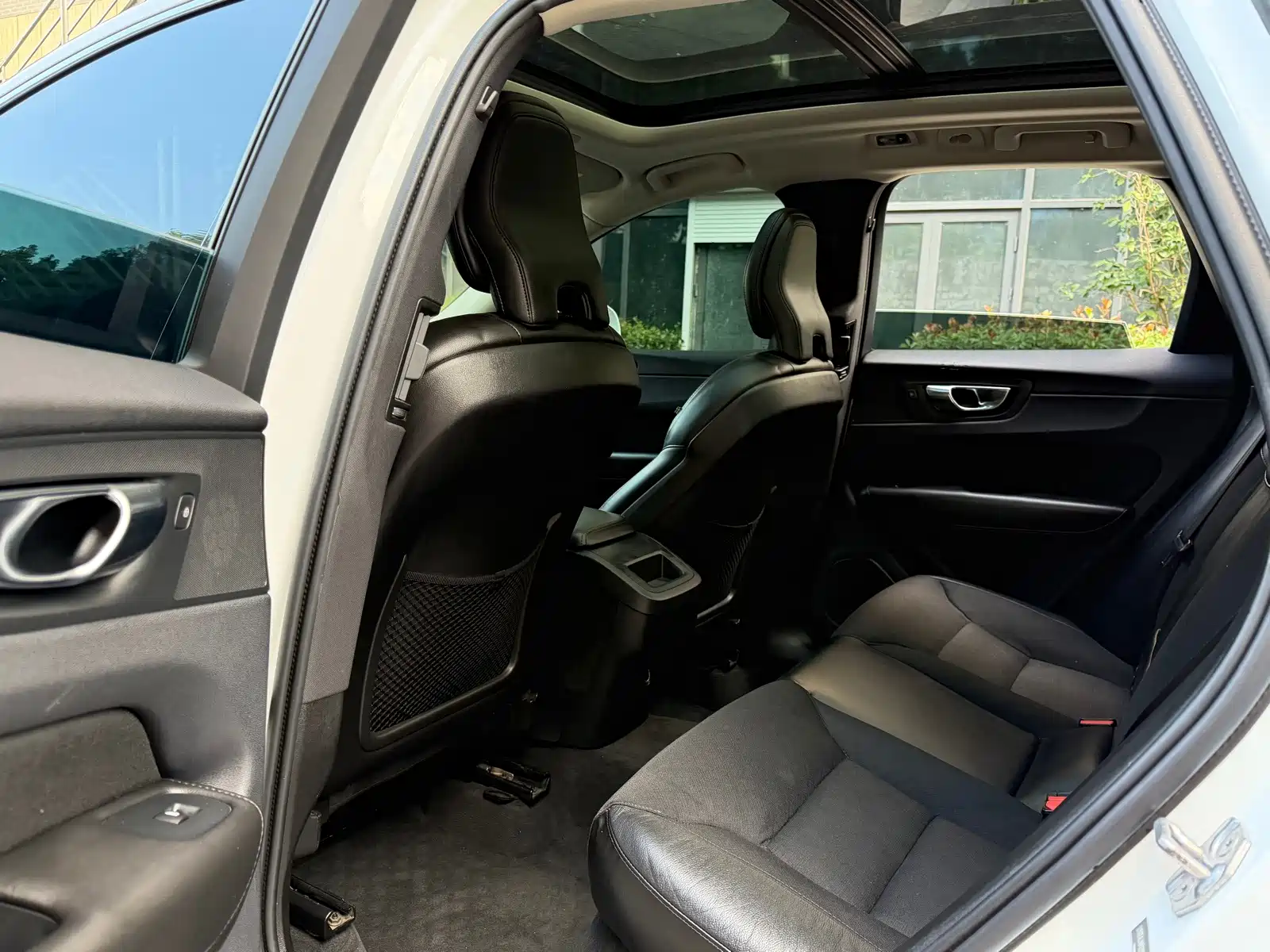 Photo 8 - Volvo XC60