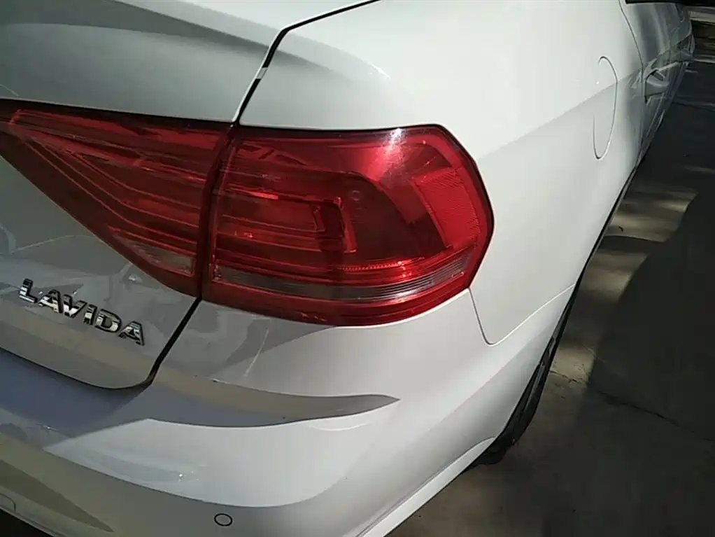 Volkswagen Lavida 2015 1.6L Automatic Trend Edition фото 8