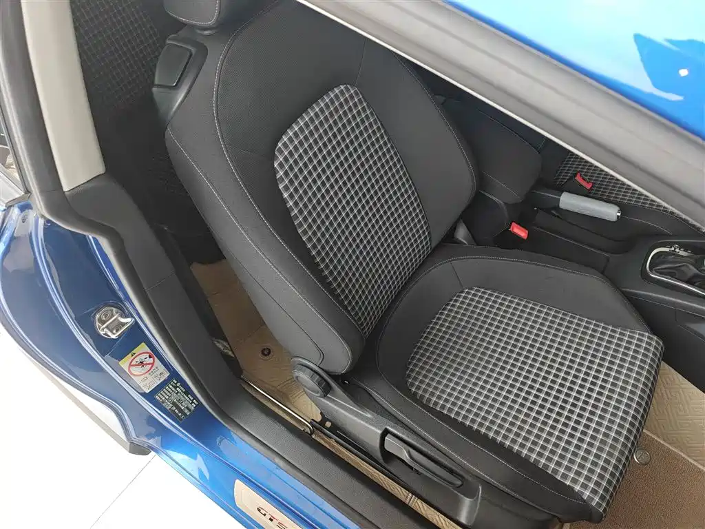 Volkswagen Scirocco 2015 1.4TSI Trend Edition фото 25