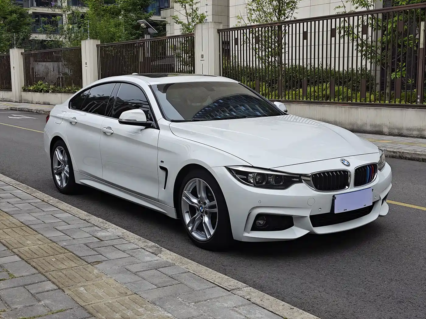 BMW 4 Series 2017 425i Gran Coupe Leading M Sport Package фото 3