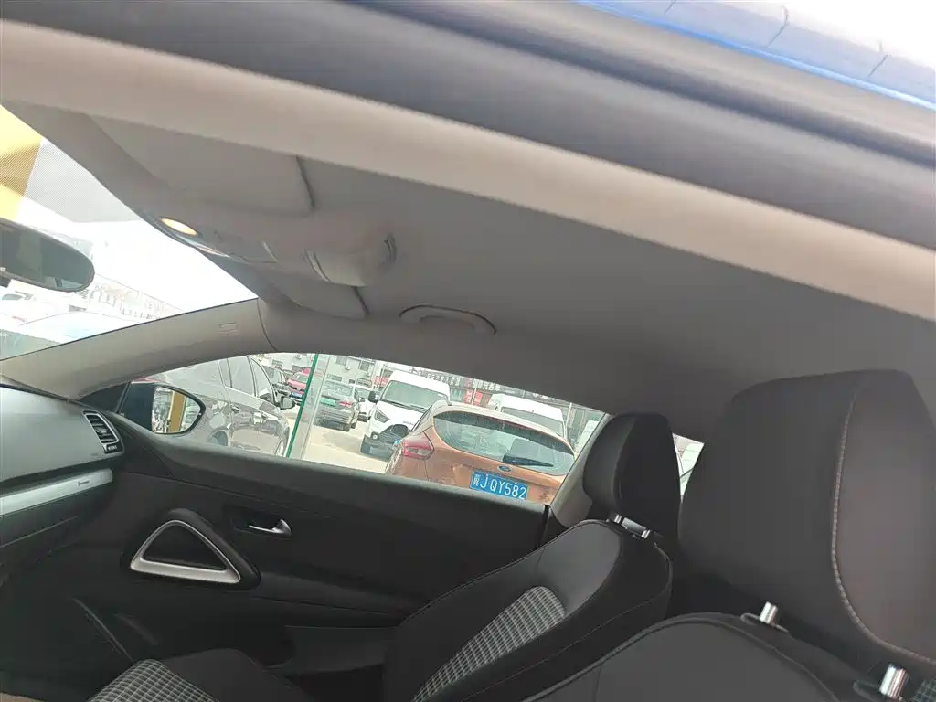 Volkswagen Scirocco 2015 1.4TSI Trend Edition фото 18