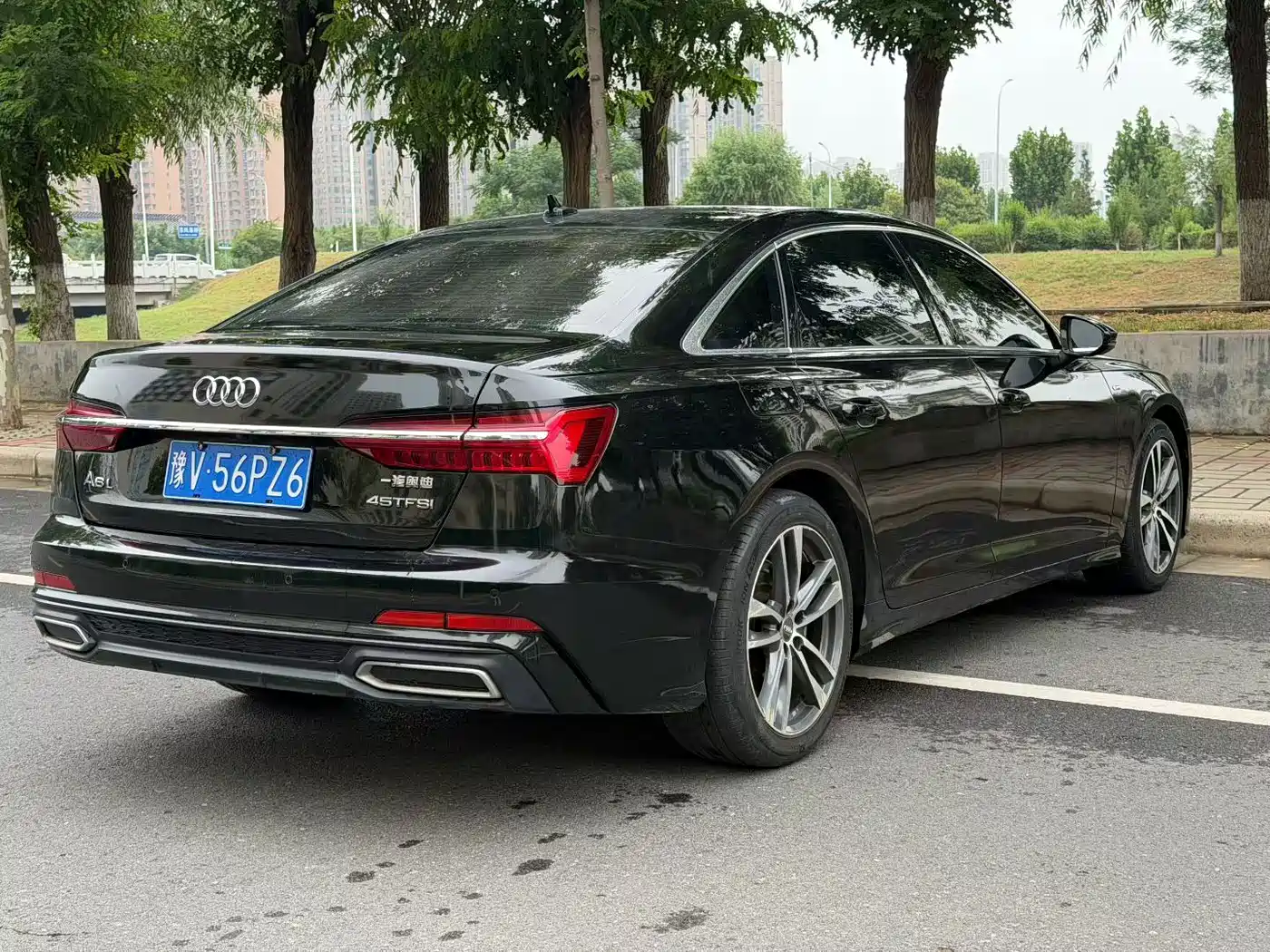 Фото 9 - Audi A6L