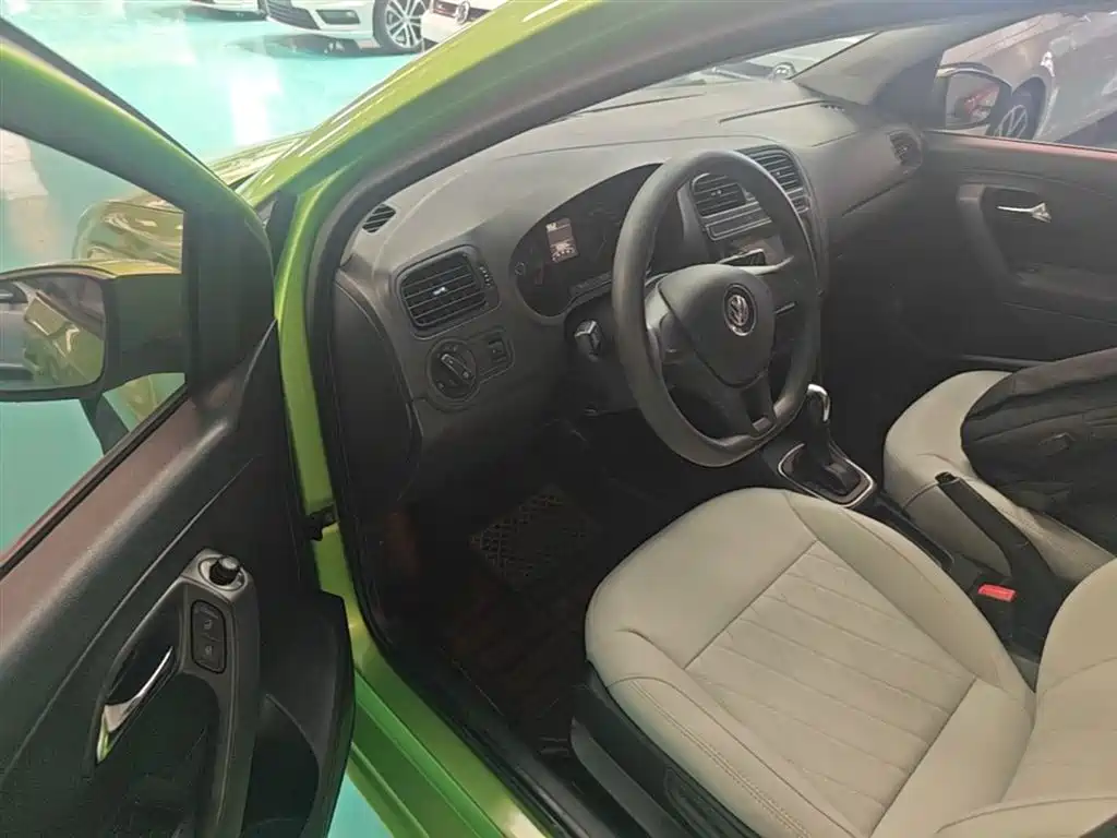 Volkswagen Polo 2016 1.4L Automatic Trend фото 16