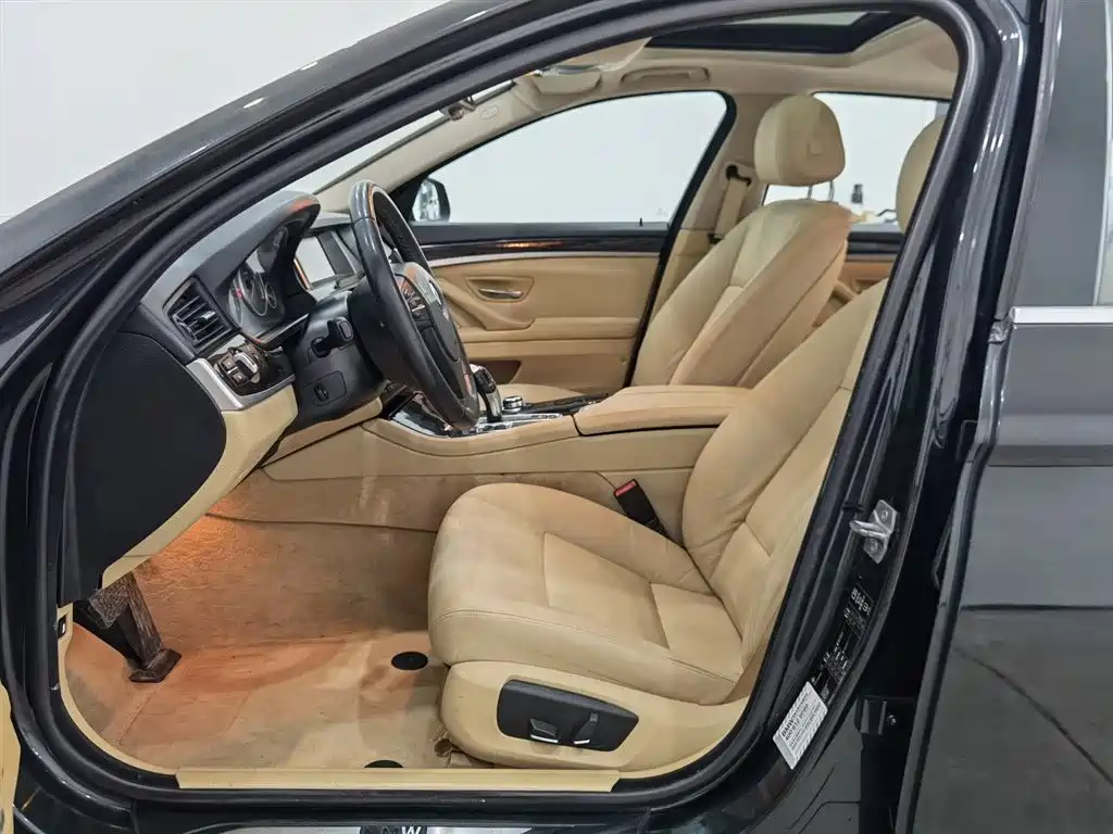 BMW 5 Series 2014 525Li Leading фото 10