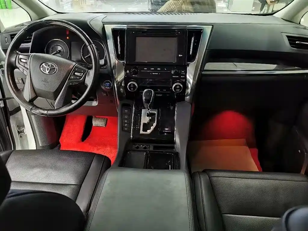 Toyota Vellfire 2019 Hybrid 2.5L HV Luxury Edition фото 4