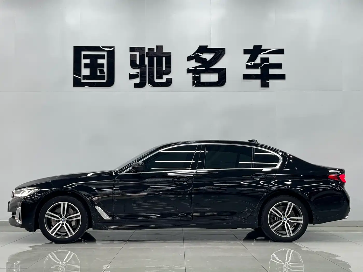 BMW 5 Series 2023 530Li Leading Luxury Package фото 3