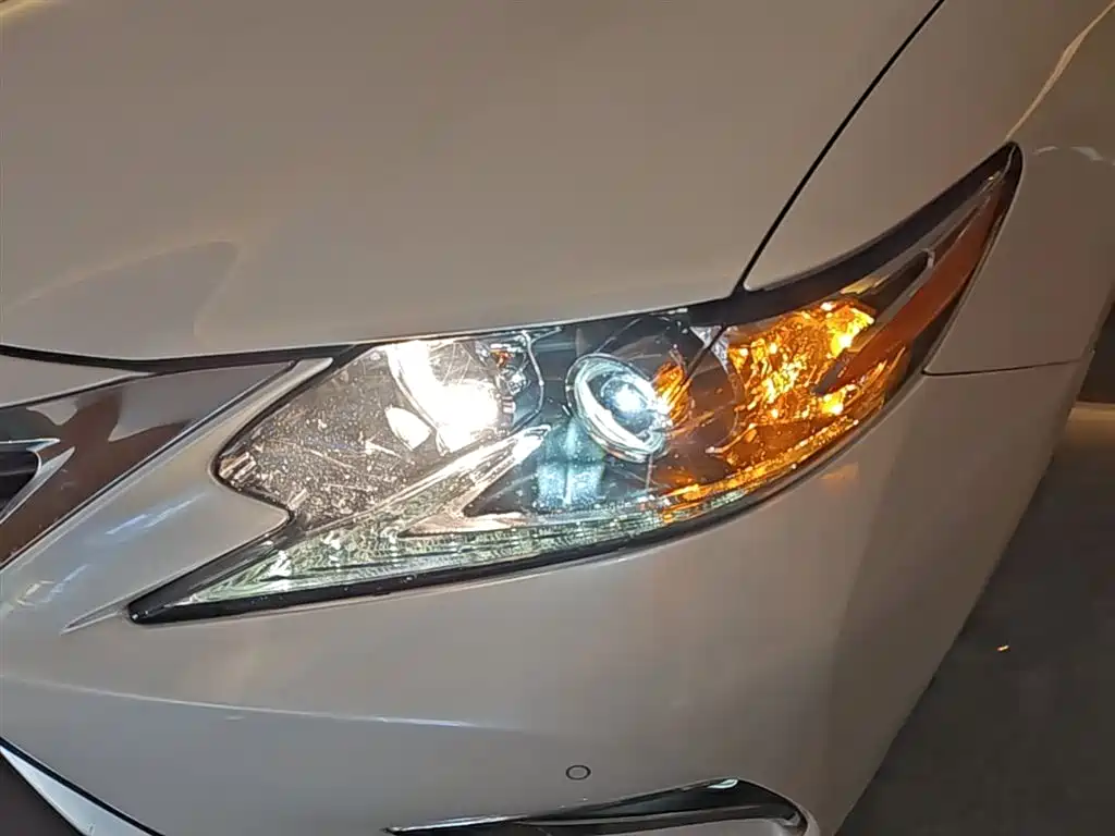 Lexus ES 2015 300h Comfort Edition фото 24