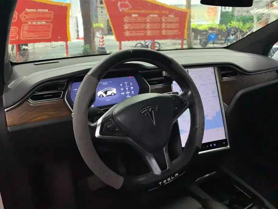 TESLA MODEL X