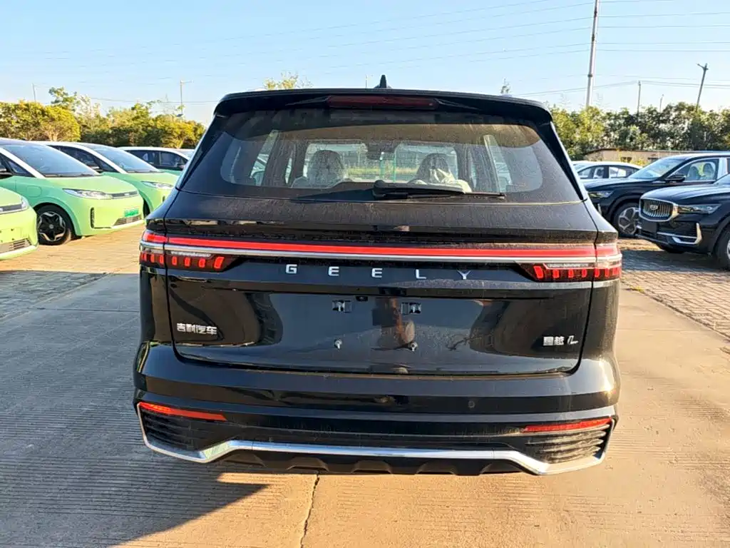 Фото 6 - Geely Monjaro
