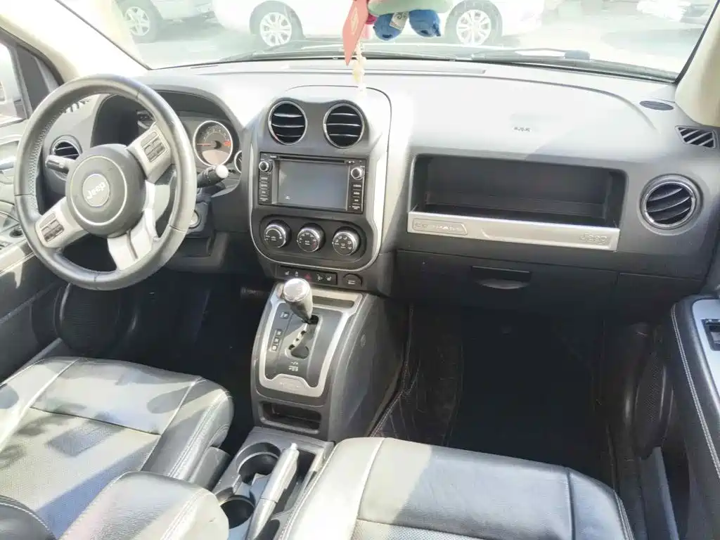 Фото 12 - Jeep Compass (Import)