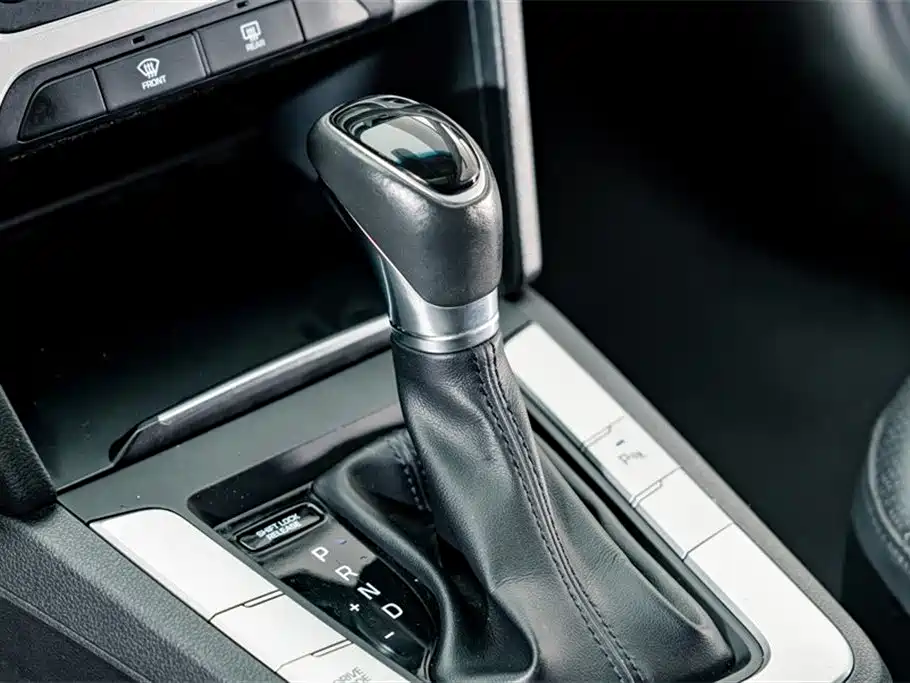 Hyundai Elantra 2016 1.6L Auto Smart·Luxury Edition фото 14