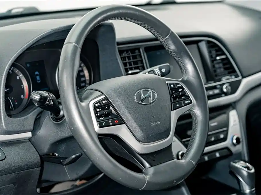 Hyundai Elantra 2016 1.6L Auto Smart·Luxury Edition фото 9