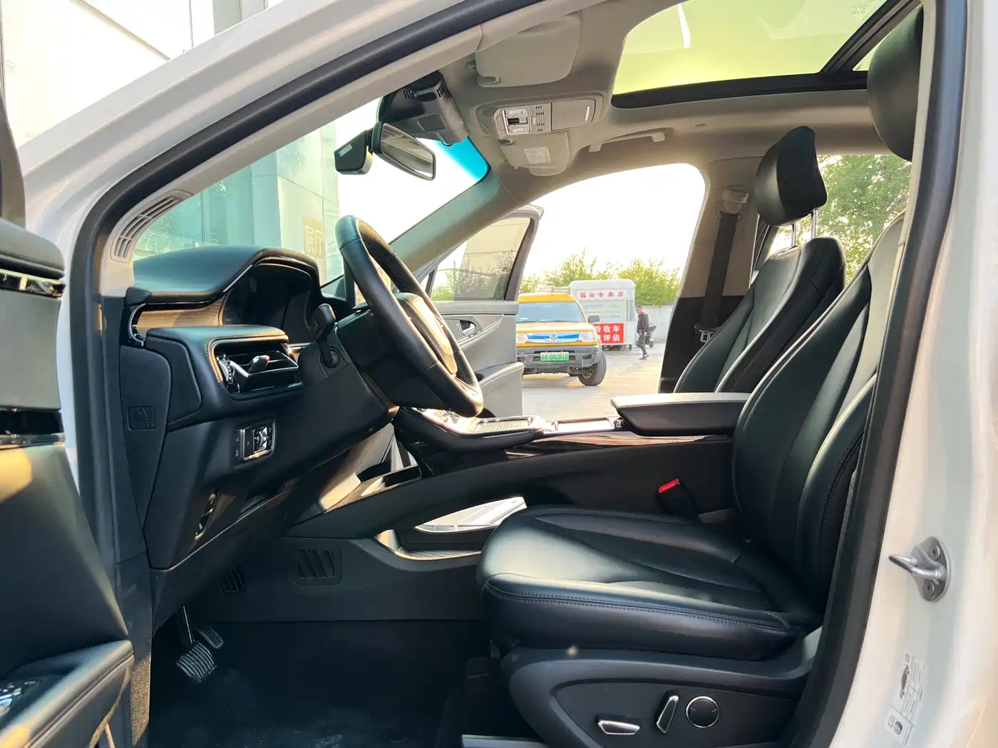 LINCOLN NAVIGATOR