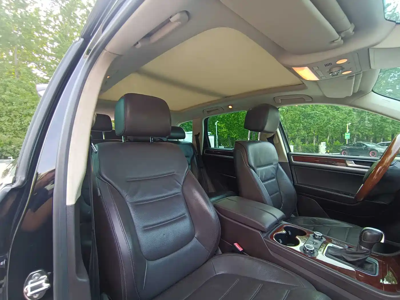 Volkswagen Touareg 2011 3.0TSI Luxury фото 8