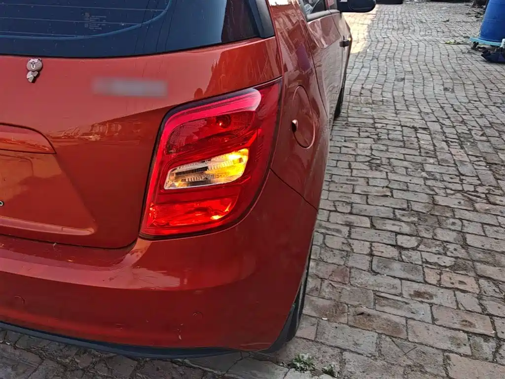 Chevrolet Aveo 2014 Hatchback 1.4SL MT Comfort Edition фото 8