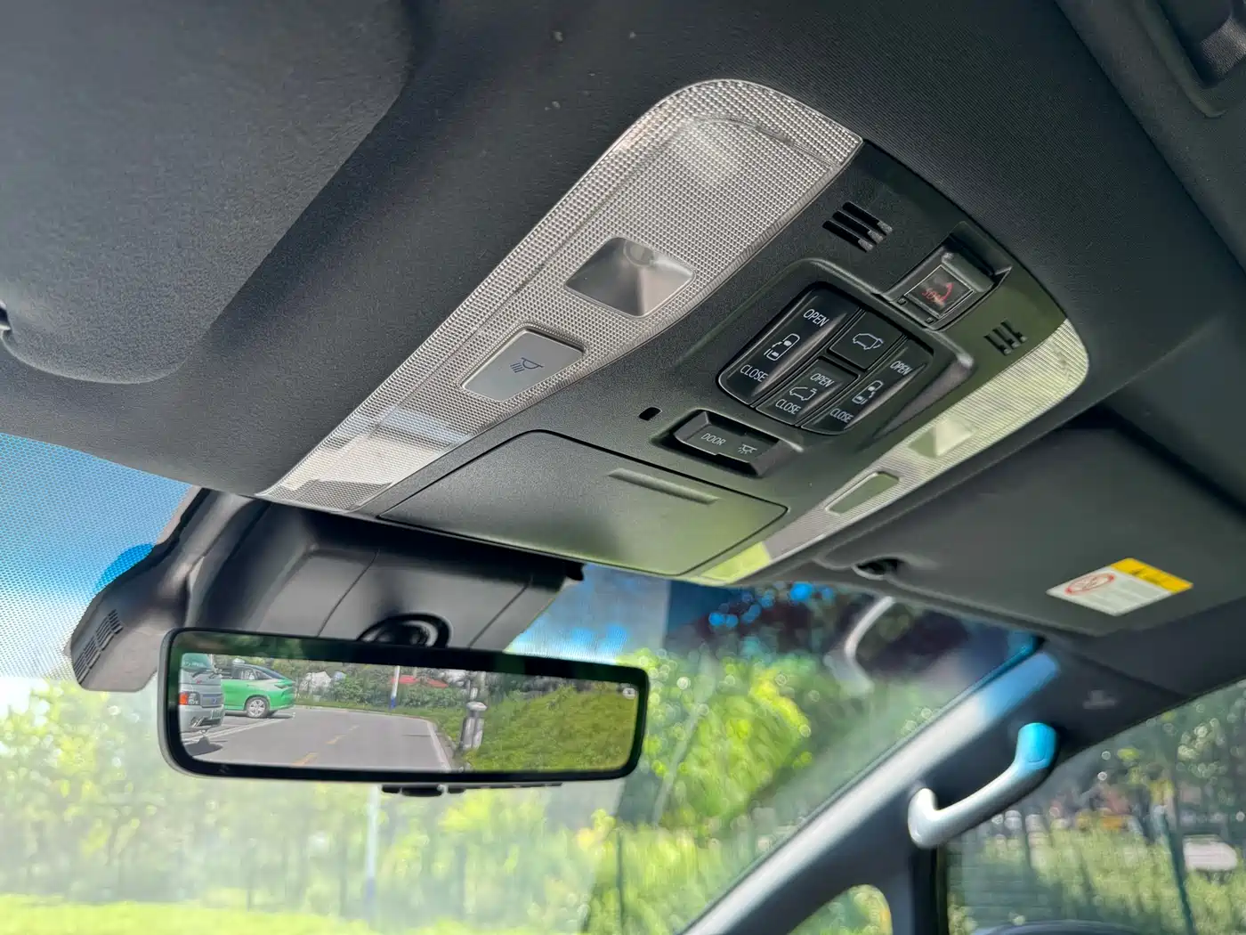 Toyota Vellfire 2023 Crown Hybrid 2.5L HV Ultimate фото 13
