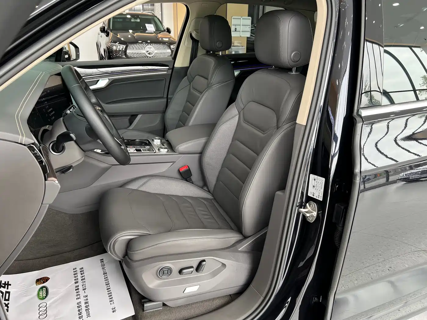 Volkswagen Touareg 2021 3.0TSI R-Line Classic Sport Package фото 8