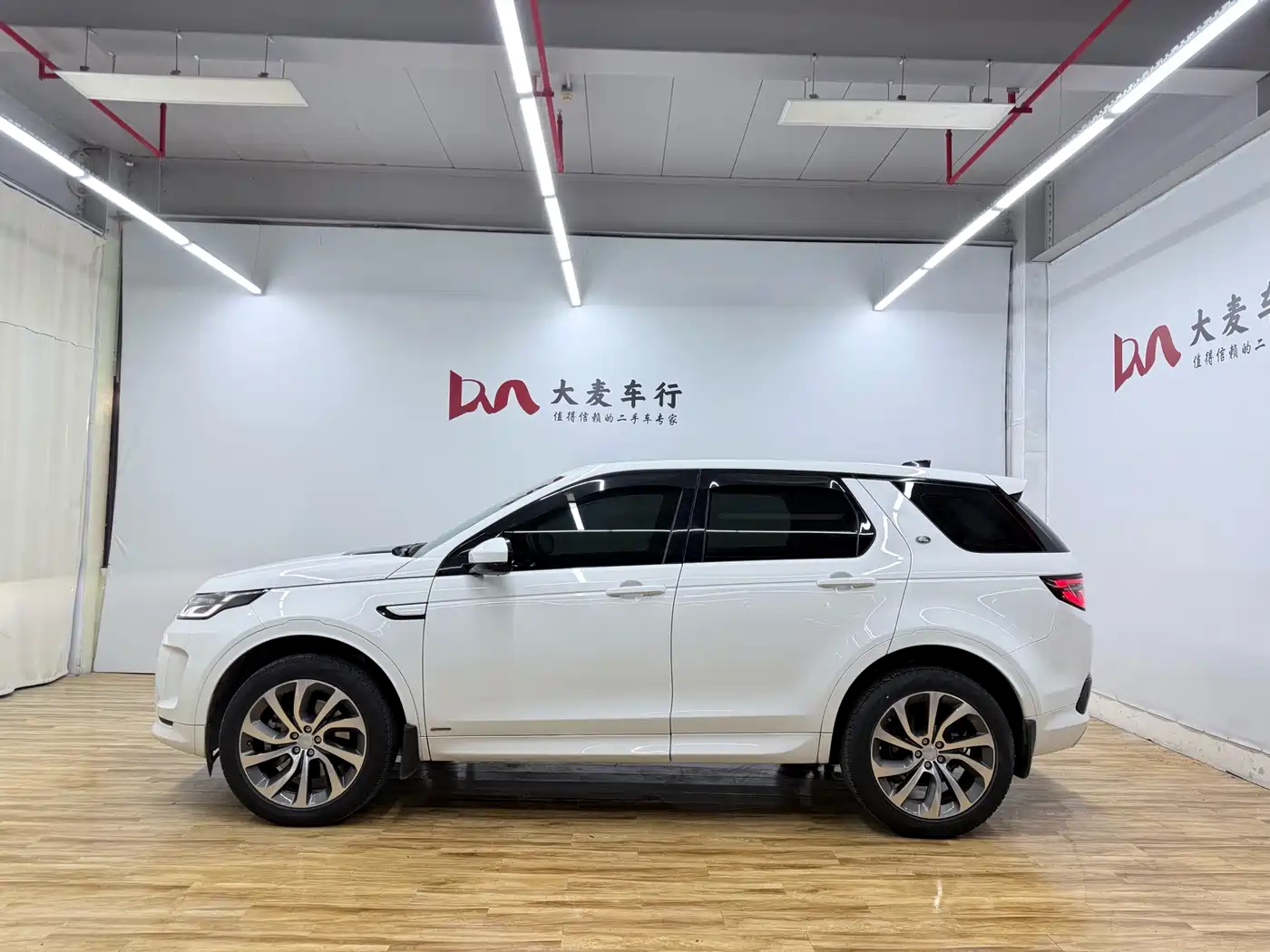 Land Rover Discovery Sport 2020 249PS R-Dynamic Performance фото 4