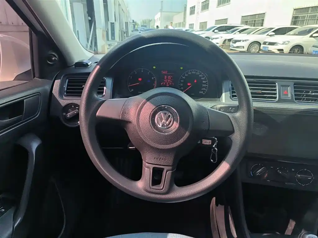 Volkswagen Santana 2015 1.4L Manual Trend Edition фото 11