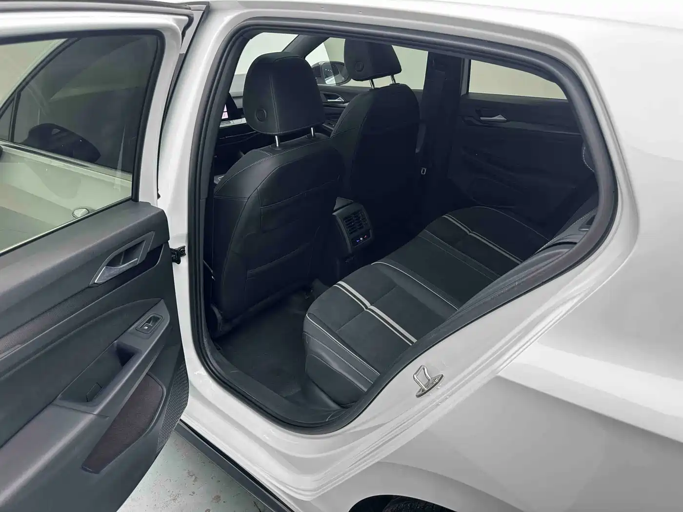 Volkswagen Golf 2021 280TSI DSG R-Line фото 11