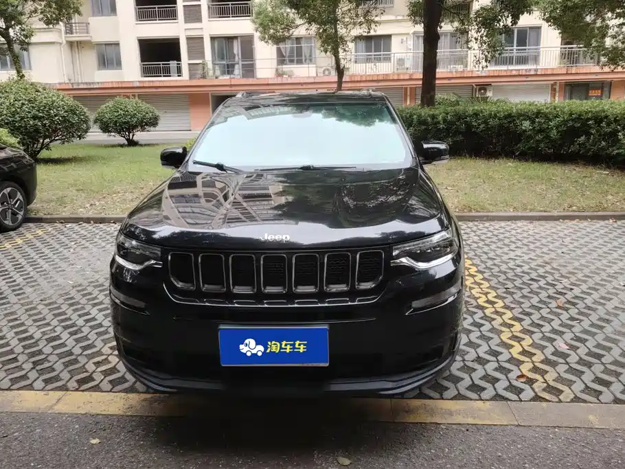 Фото 2 - Jeep Commander