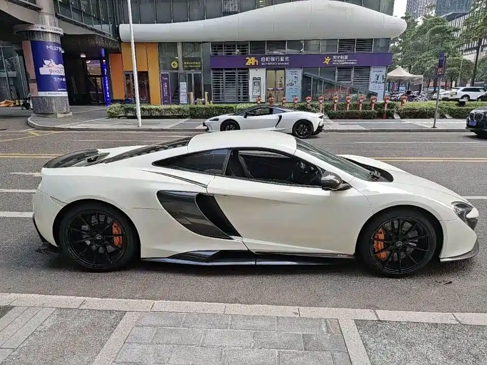 MCLAREN 650S