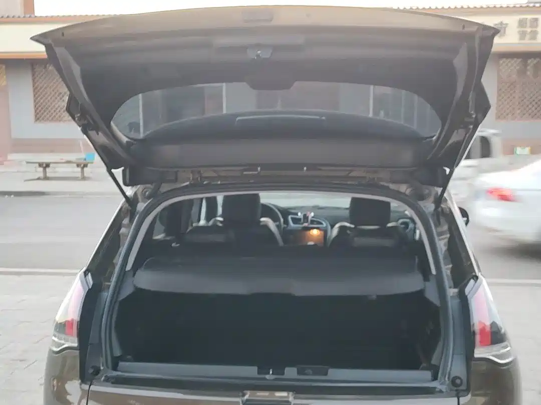 صورة 15 - Peugeot 3008