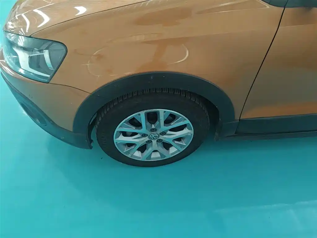 Volkswagen Polo 2016 1.6L Cross Polo Automatic фото 23