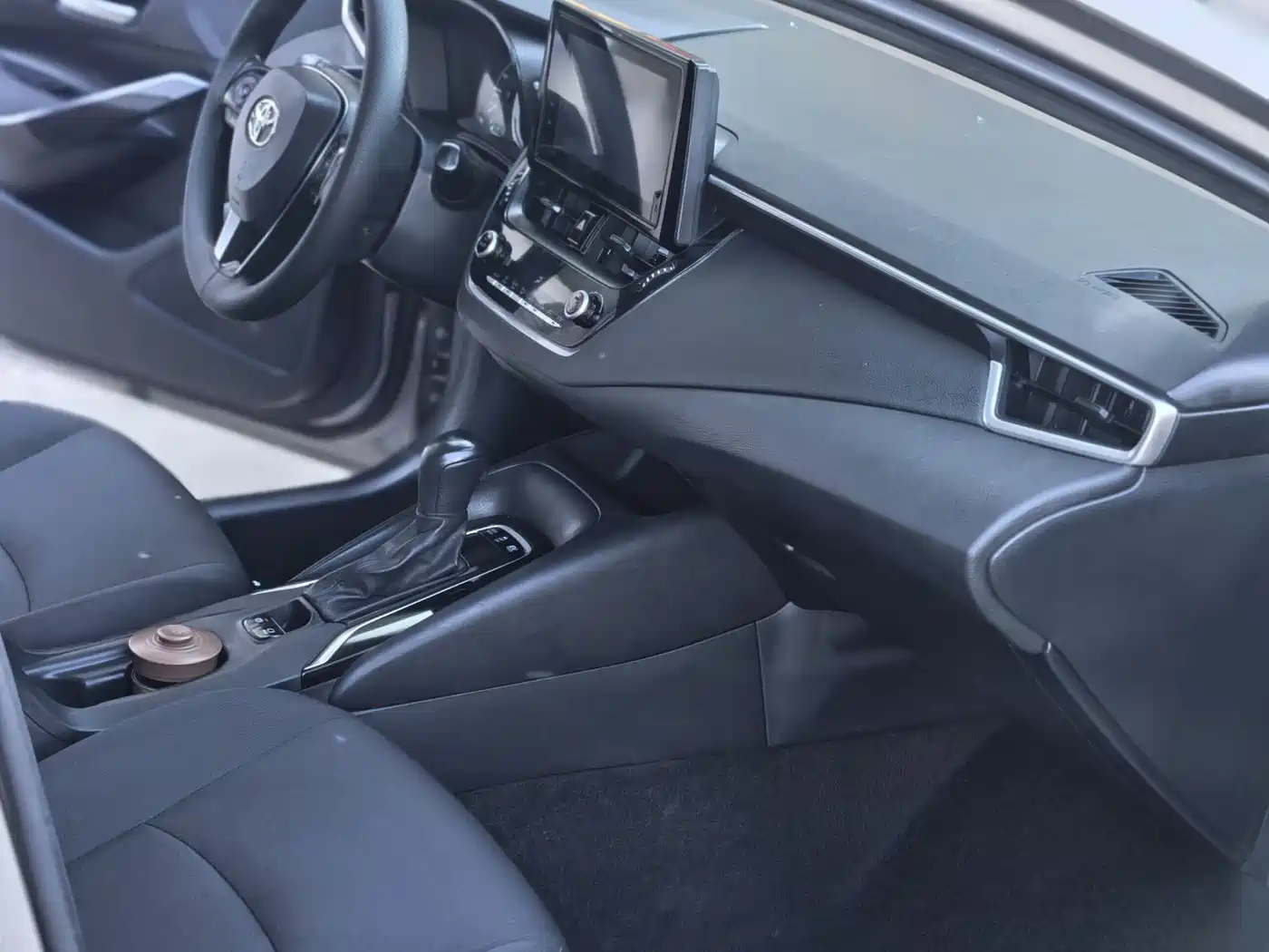 Toyota Corolla 2021 Hybrid 1.8L E-CVT Pioneer Edition фото 9