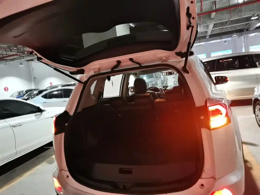 Toyota RAV4 Rongfang 2016 2.0L CVT 2WD Trend (China V) фото 19