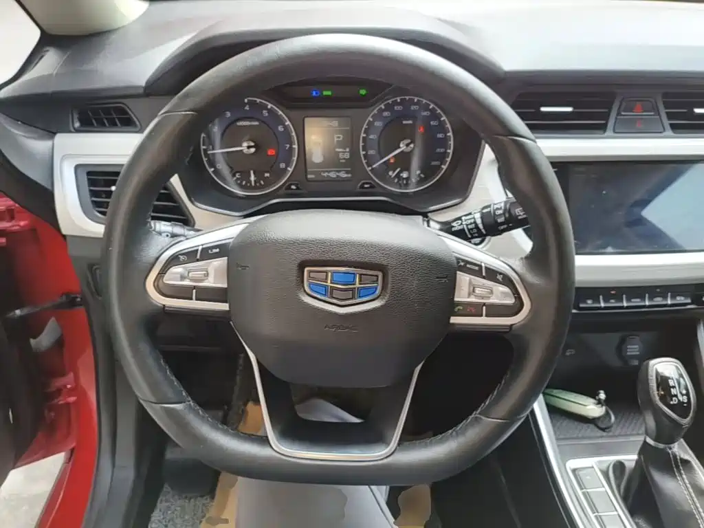 Фото 11 - Geely Vision X3
