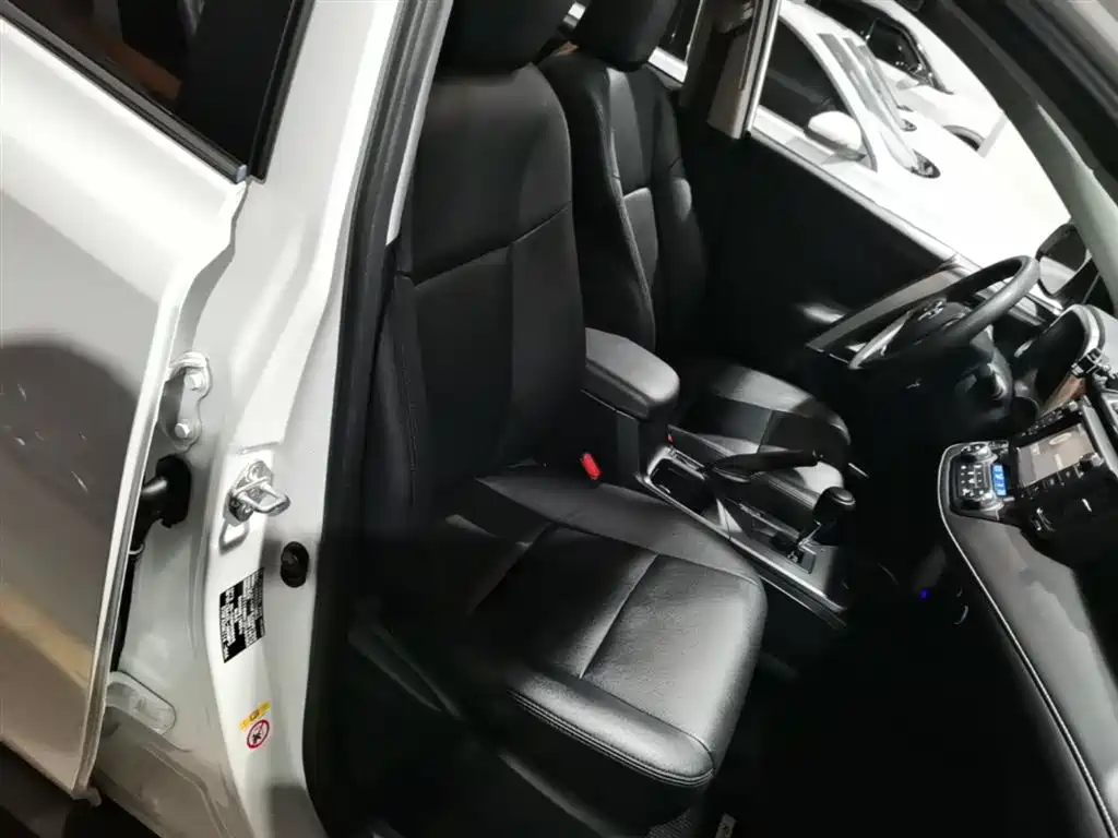 Toyota RAV4 Rongfang 2016 2.0L CVT 2WD Trend (China V) фото 25