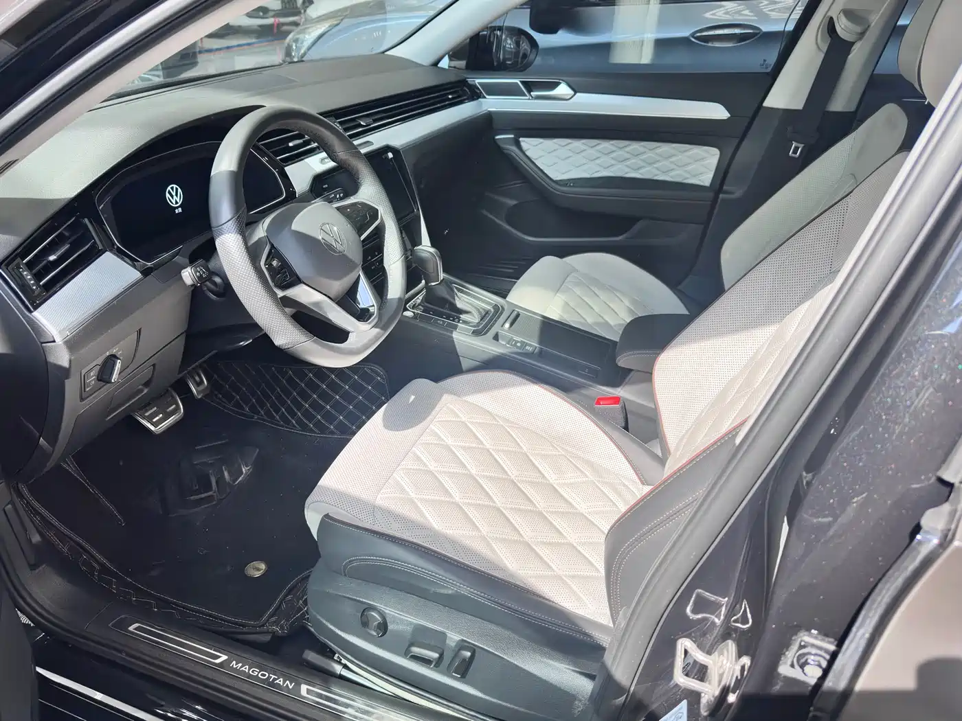 Volkswagen Magotan 2023 Model 2 Million Commemorative Edition 330TSI DSG Luxury фото 6