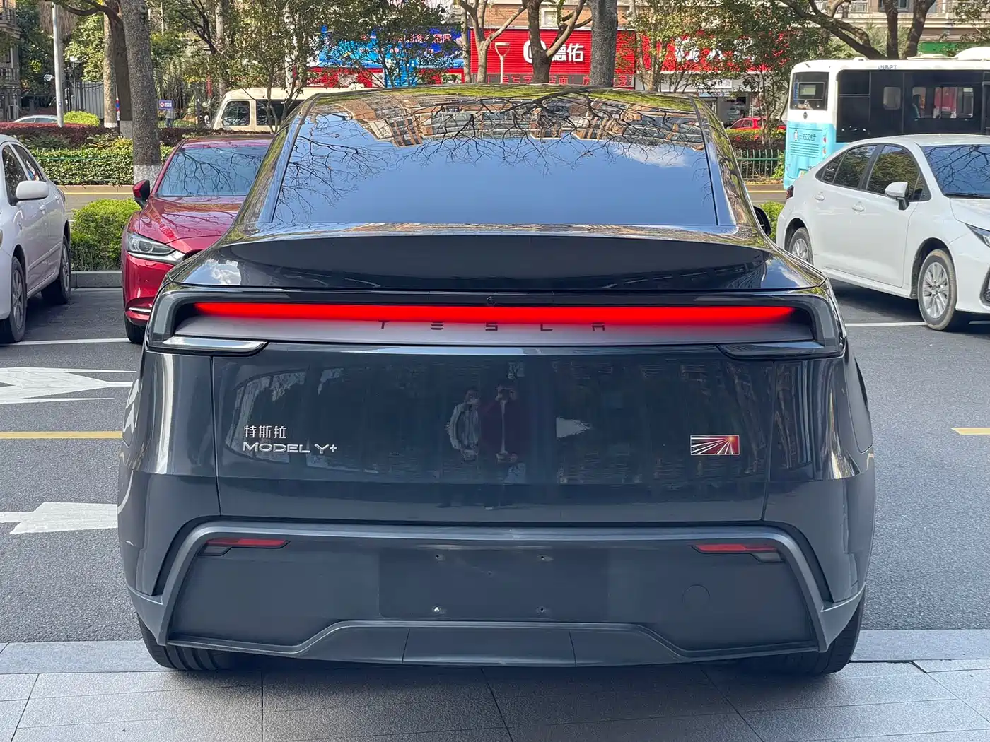 Tesla Model Y 2025 Model Long Range All-Wheel Drive Launch Edition фото 12